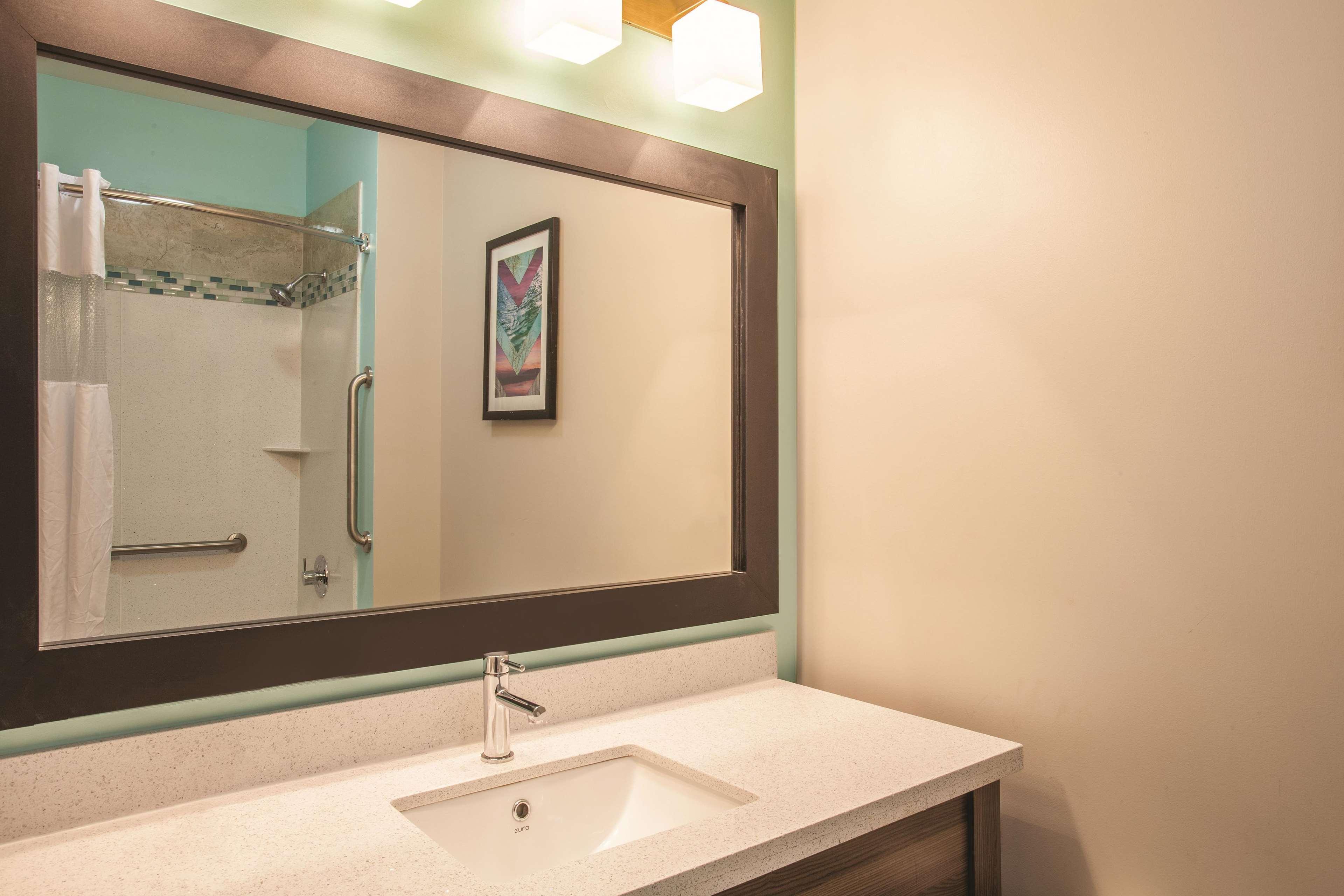 La Quinta By Wyndham Forsyth Hotel Ngoại thất bức ảnh