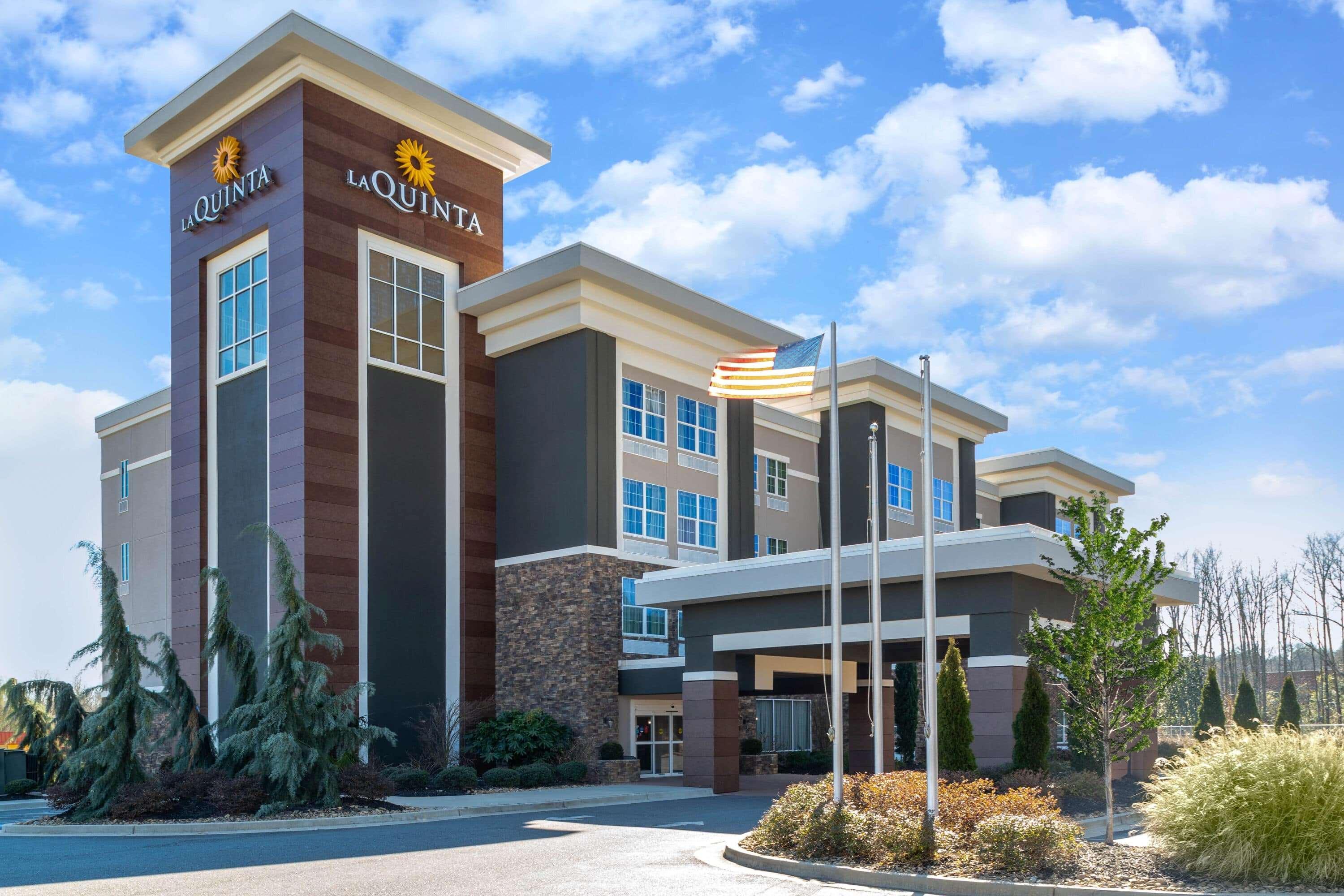 La Quinta By Wyndham Forsyth Hotel Ngoại thất bức ảnh