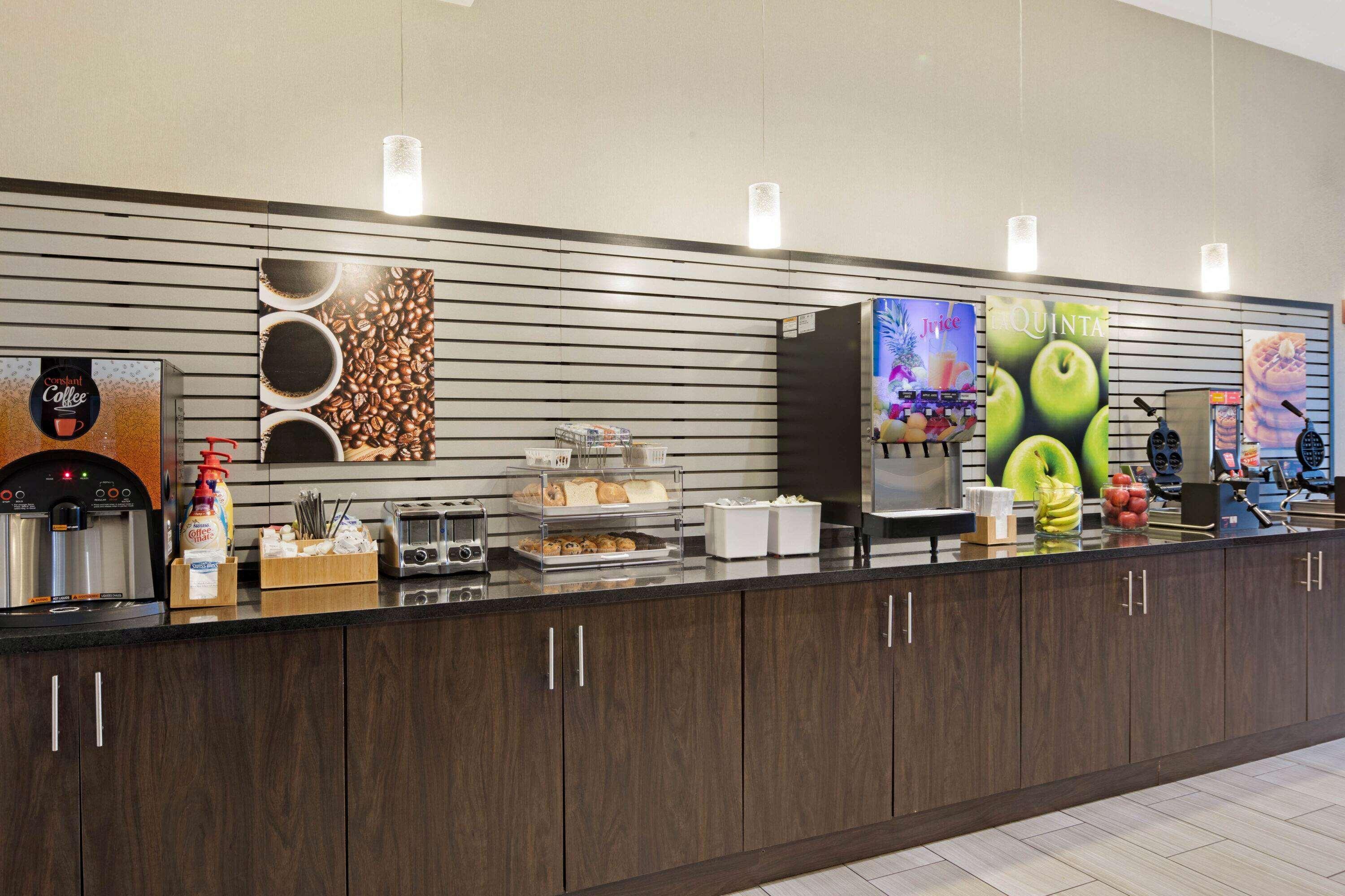 La Quinta By Wyndham Forsyth Hotel Ngoại thất bức ảnh