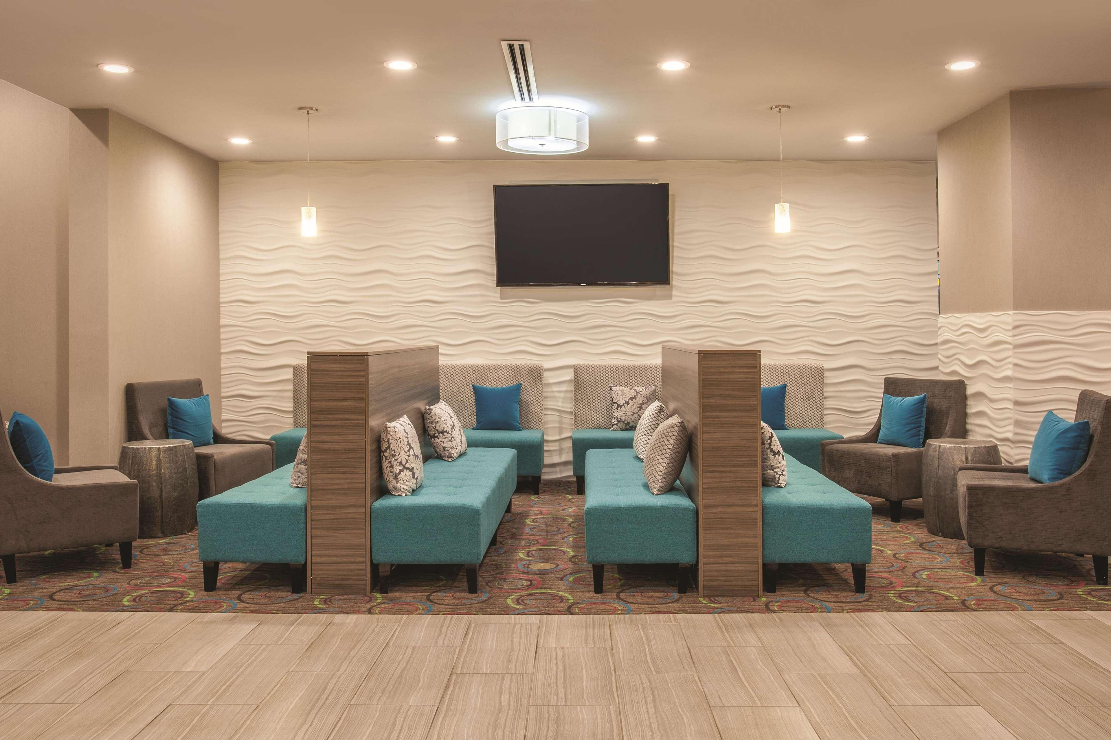 La Quinta By Wyndham Forsyth Hotel Ngoại thất bức ảnh