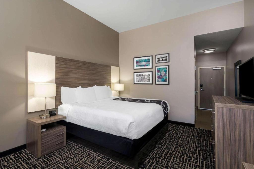 La Quinta By Wyndham Forsyth Hotel Ngoại thất bức ảnh